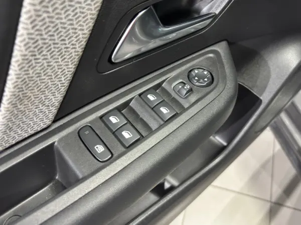 Citroën C4 1.2 PureTech Plus 25