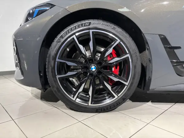 BMW i4 M50 Pack Desportivo M Pro 33