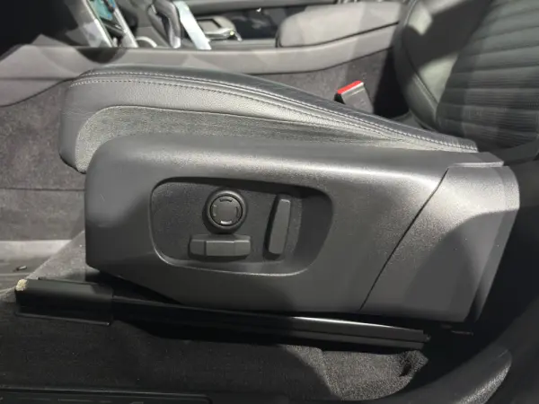 Land Rover Discovery Sport 1.5 I3 P300e AWD R-Dynamic SE 8