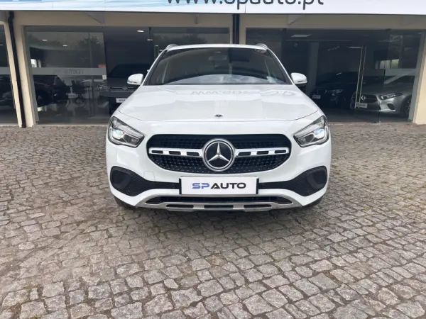 Mercedes-Benz GLA 250 e 8G-DCT Style 3