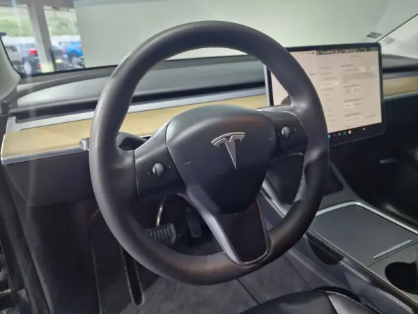 Tesla Model Y 11