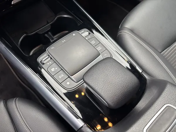 Mercedes-Benz GLA 250 e 8G-DCT Style 17