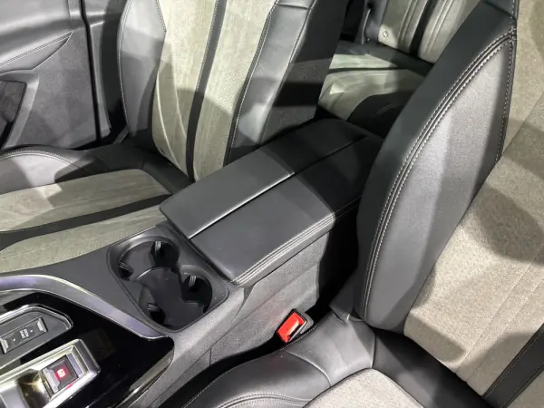 Peugeot 3008 1.6 Hybrid GT Line e-EAT8 17