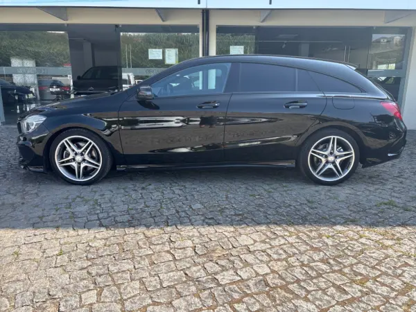 Mercedes-Benz CLA 220 d Shooting Brake AMG Line Aut. 4