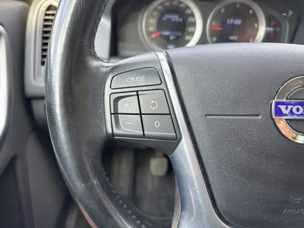 Volvo XC 60 2.4 D Drive Momentum 8