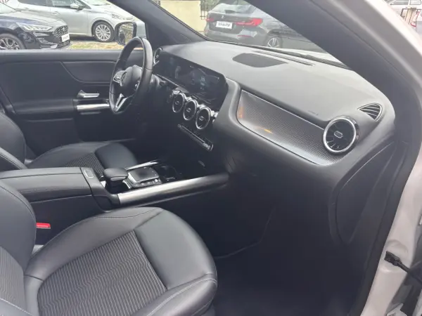 Mercedes-Benz GLA 250 e 8G-DCT Style 9