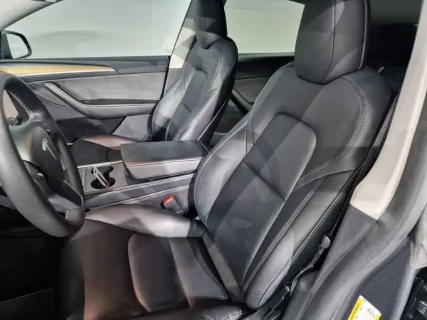 Tesla Model Y 12
