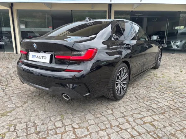 BMW 320 d Pack M Auto 5