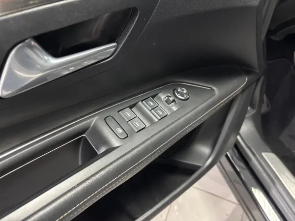 Peugeot 3008 1.6 Hybrid GT Line e-EAT8 25