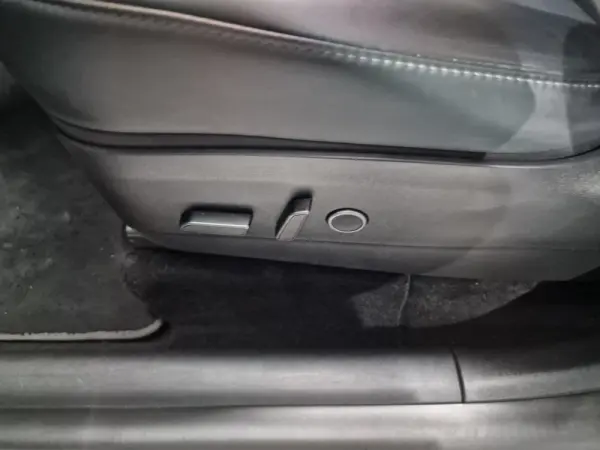 Tesla Model Y 7
