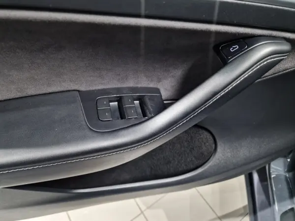 Tesla Model Y 6