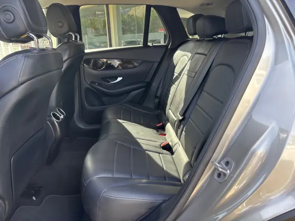 Mercedes-Benz GLC 300 e 4Matic 11
