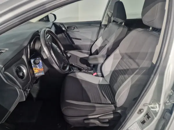 Toyota Auris Touring Sports 8