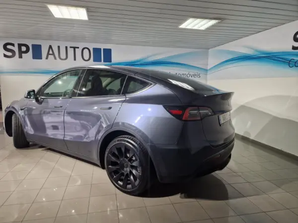 Tesla Model Y 3