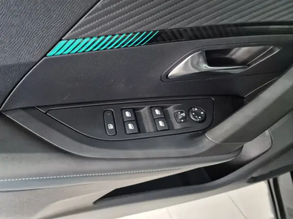 Peugeot e-2008 50 kWh Allure Pack 17