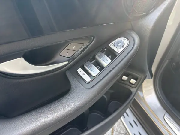 Mercedes-Benz GLC 300 e 4Matic 27