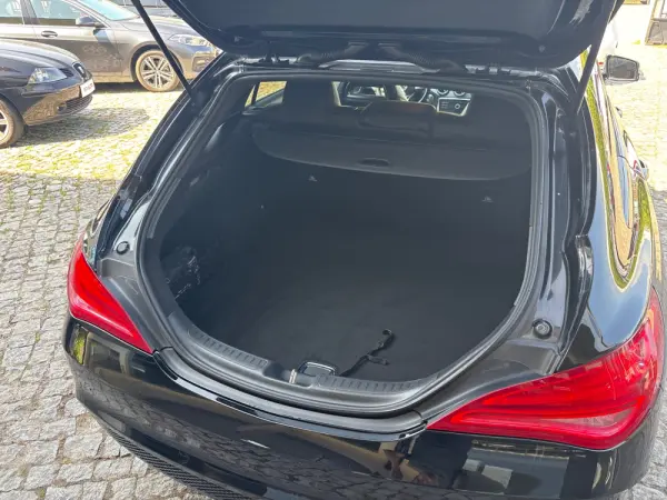 Mercedes-Benz CLA 220 d Shooting Brake AMG Line Aut. 29
