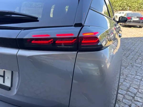 Peugeot 2008 Hybrid 145 e-DSC Allure 26