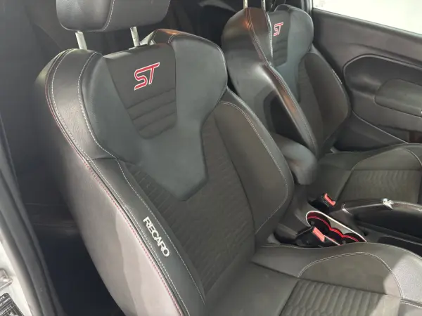 Ford Fiesta 1.6 EcoBoost ST200 10