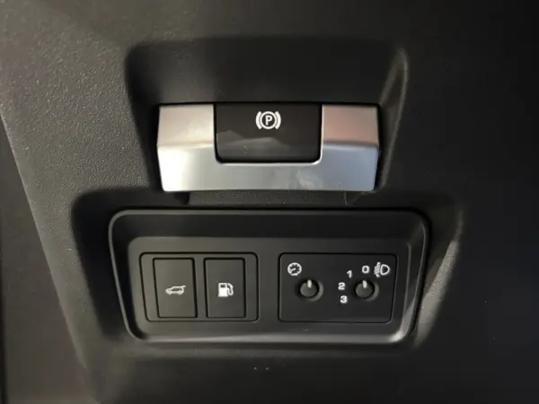 Land Rover Discovery Sport 1.5 I3 P300e AWD R-Dynamic SE 25