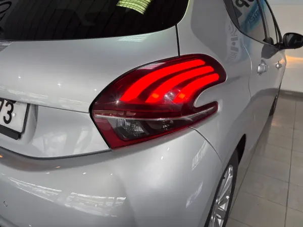 Peugeot 208 1.6 BlueHDi Active 26