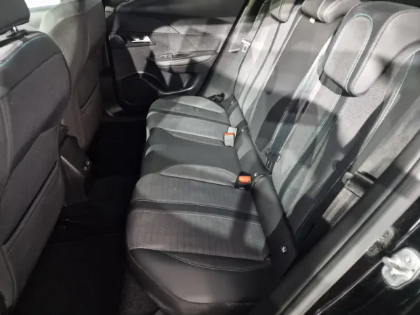 Peugeot e-2008 50 kWh Allure Pack 7