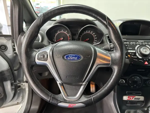 Ford Fiesta 1.6 EcoBoost ST200 18