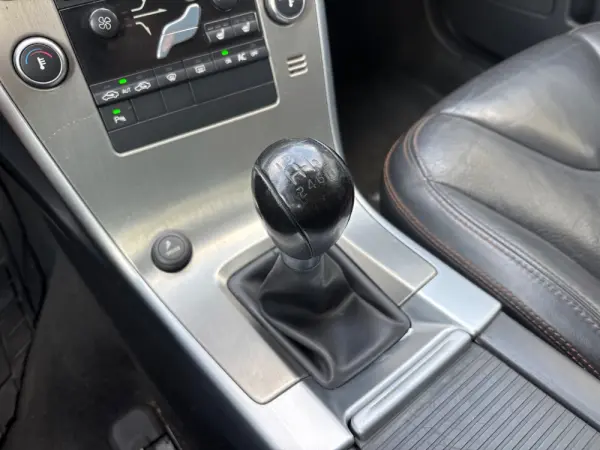 Volvo XC 60 2.4 D Drive Momentum 12