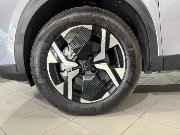 Peugeot 2008 1.2 Hybrid Allure e-DCS6 5