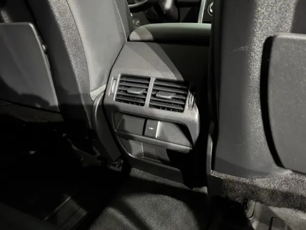 Land Rover Discovery Sport 1.5 I3 P300e AWD R-Dynamic SE 18