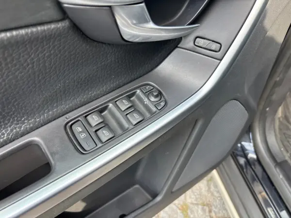 Volvo XC 60 2.4 D Drive Momentum 16