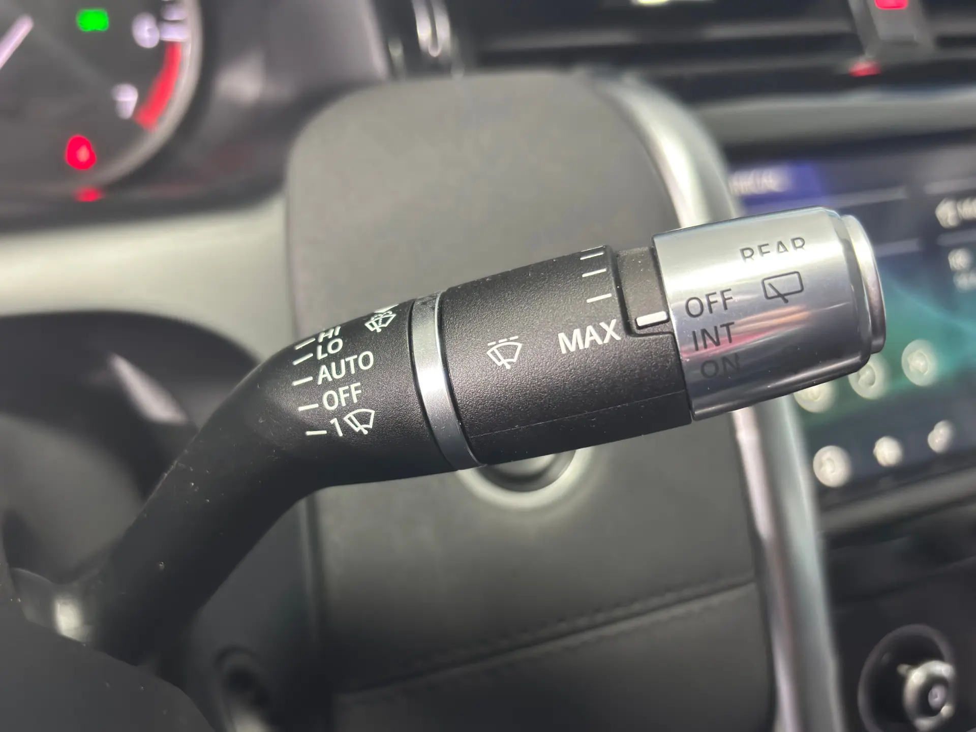 Land Rover Discovery Sport 1.5 I3 P300e AWD R-Dynamic SE 23