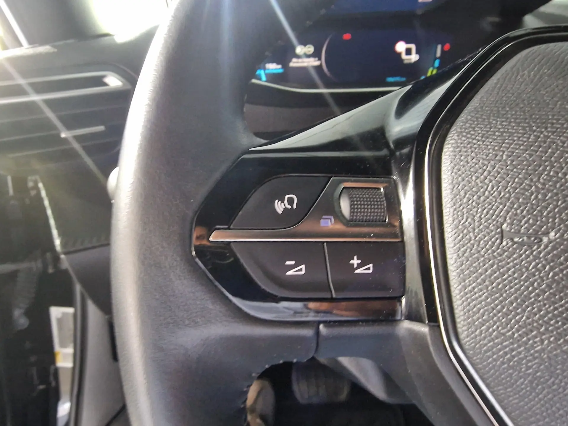 Peugeot e-2008 50 kWh Allure Pack 15