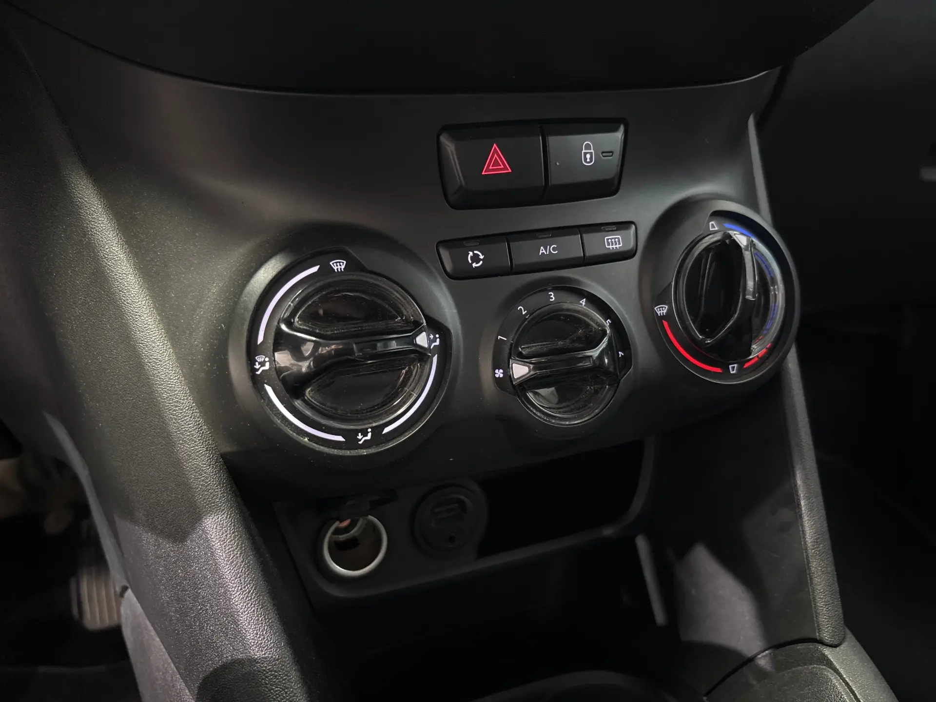 Peugeot 208 1.6 BlueHDi Active 15