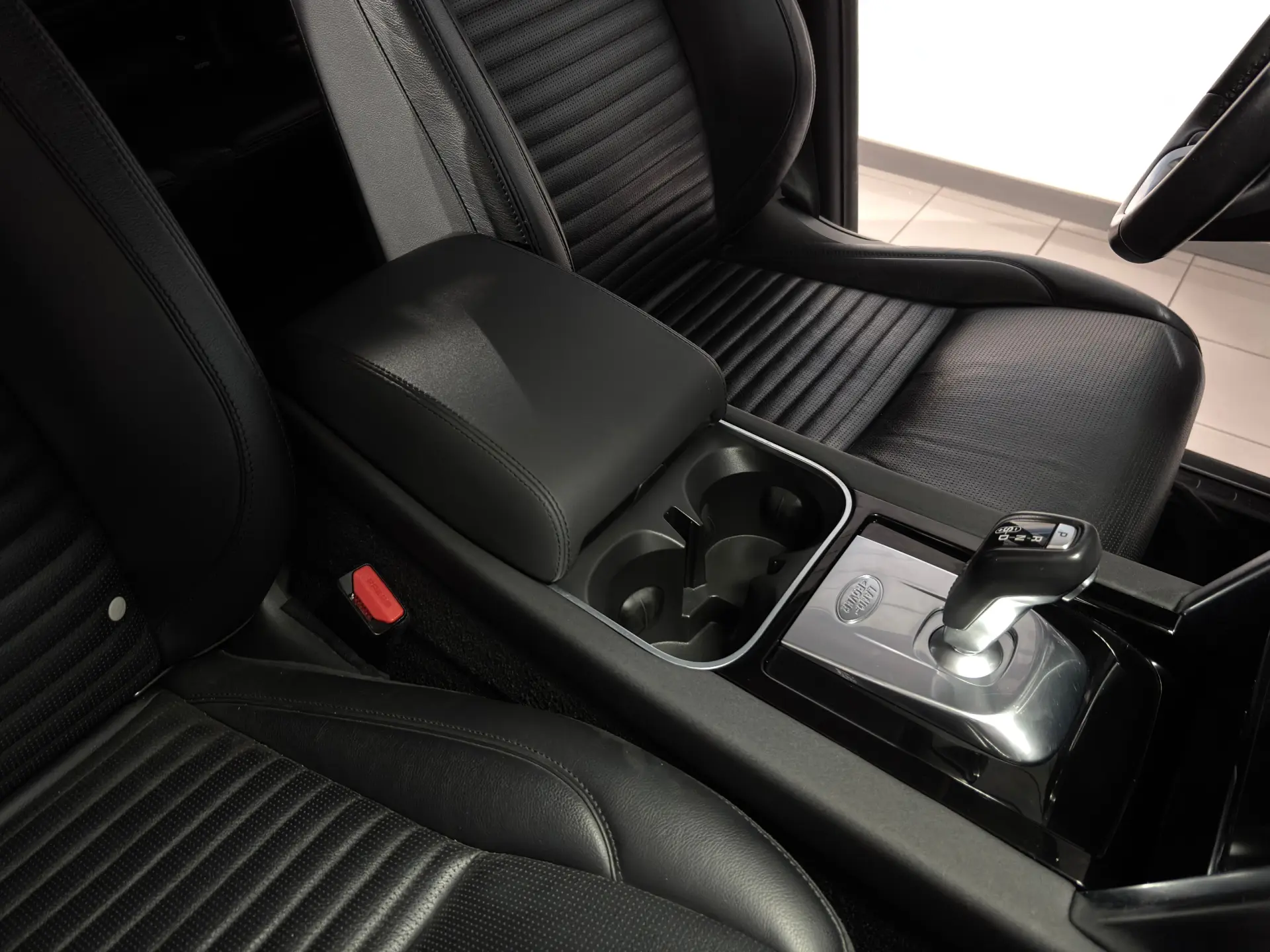 Land Rover Discovery Sport 1.5 I3 P300e AWD R-Dynamic SE 17