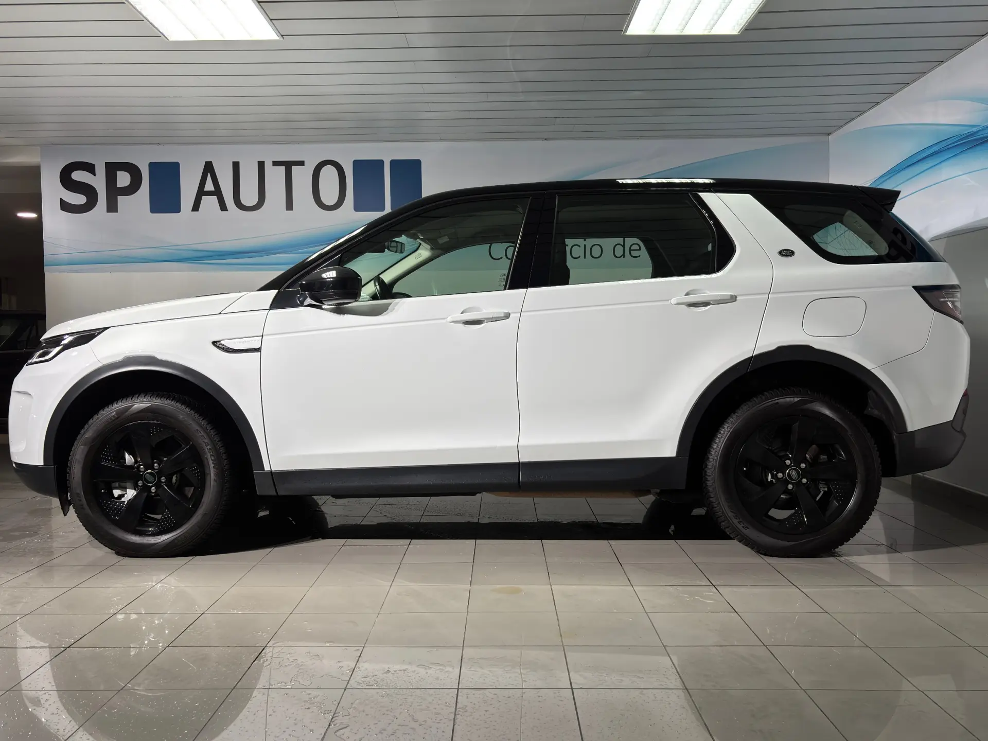 Land Rover Discovery Sport 1.5 I3 P300e AWD R-Dynamic SE 4