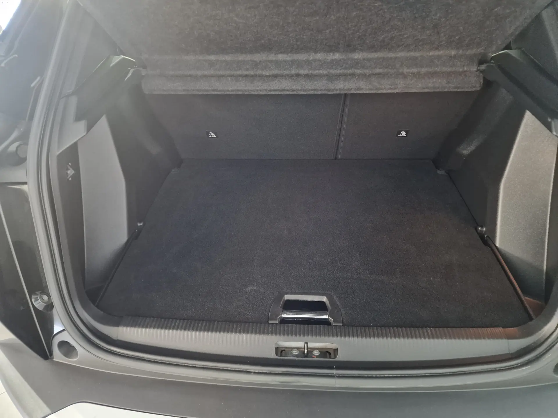 Peugeot e-2008 50 kWh Allure Pack 5