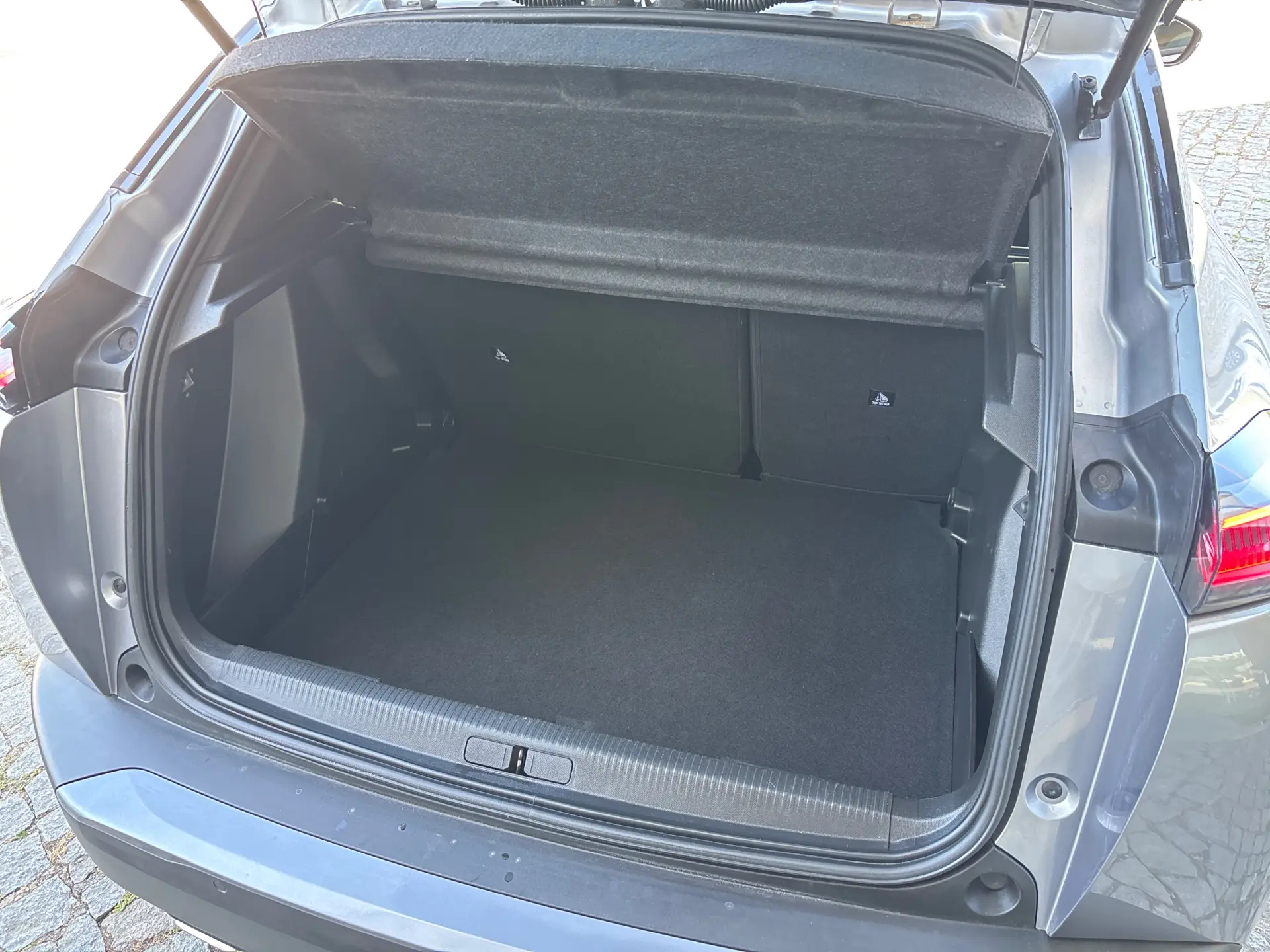 Peugeot 2008 Hybrid 145 e-DSC Allure 27