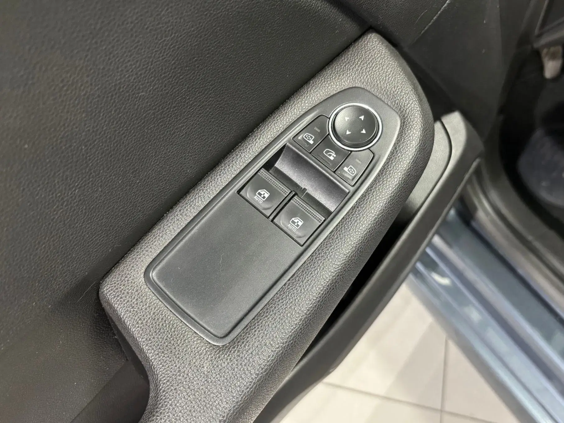 Renault Clio 1.0 TCe Intens Bi-Fuel 25