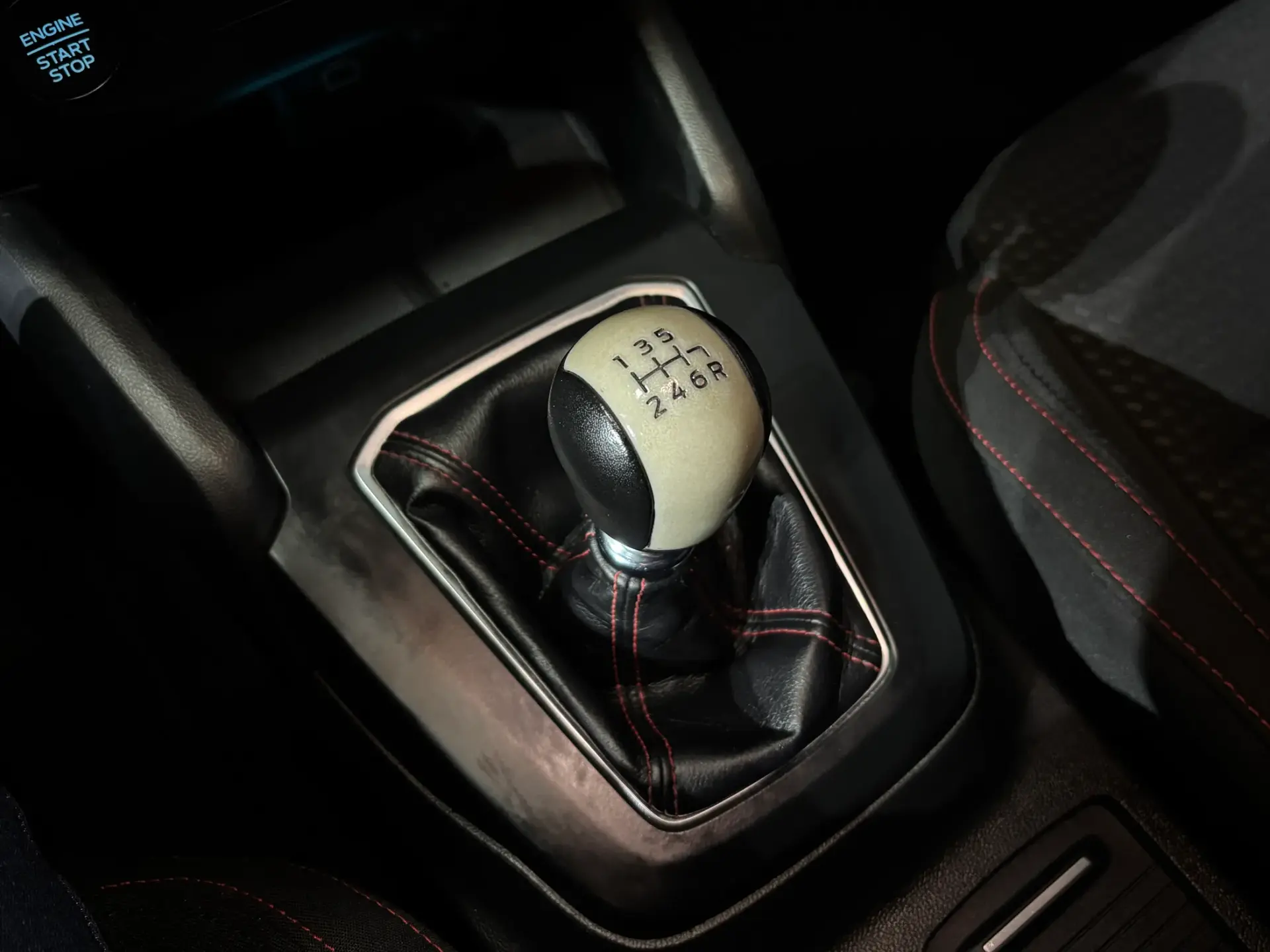 Ford Focus 1.0 EcoBoost MHEV ST-Line 16