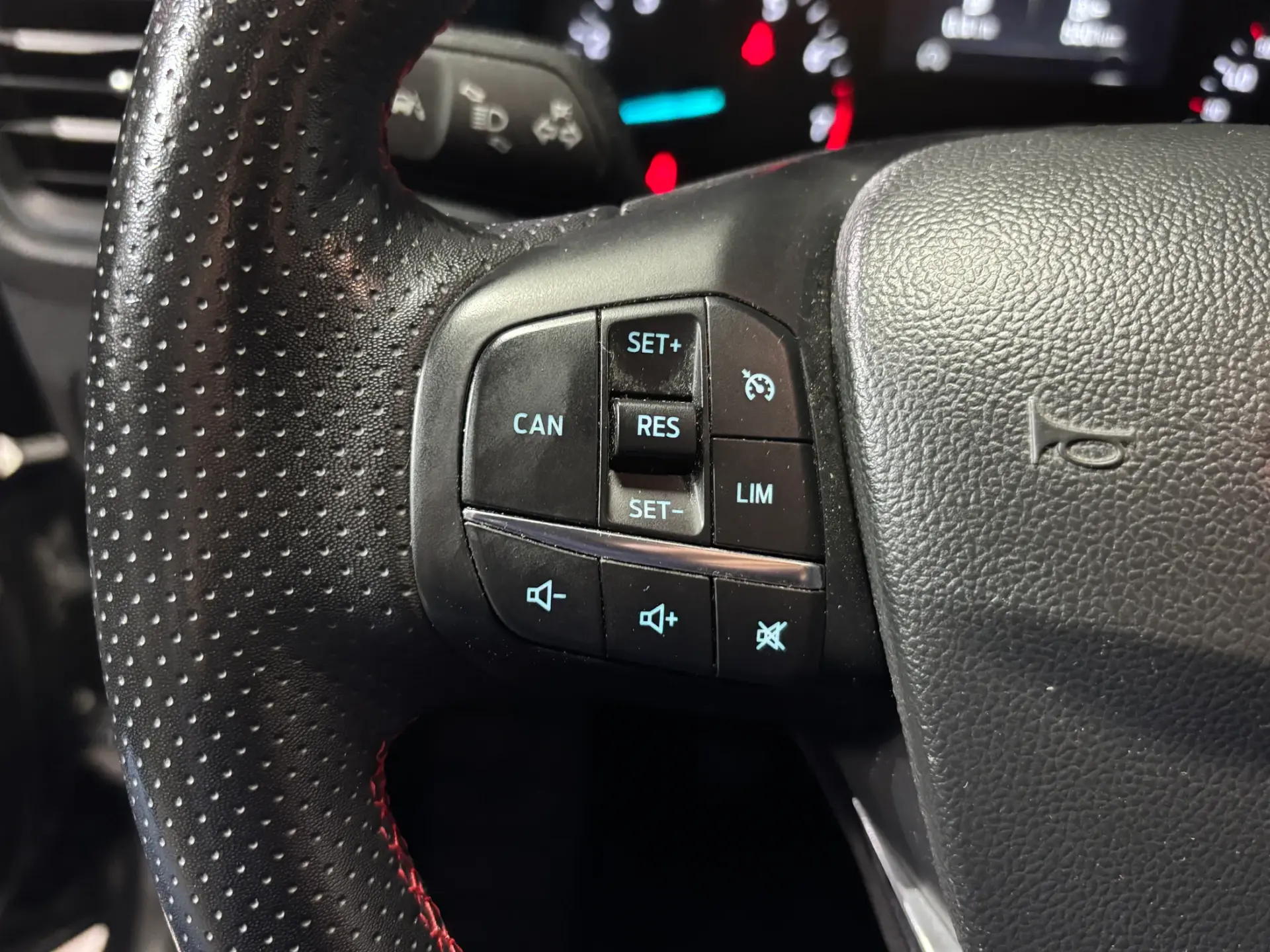 Ford Focus 1.0 EcoBoost MHEV ST-Line 19