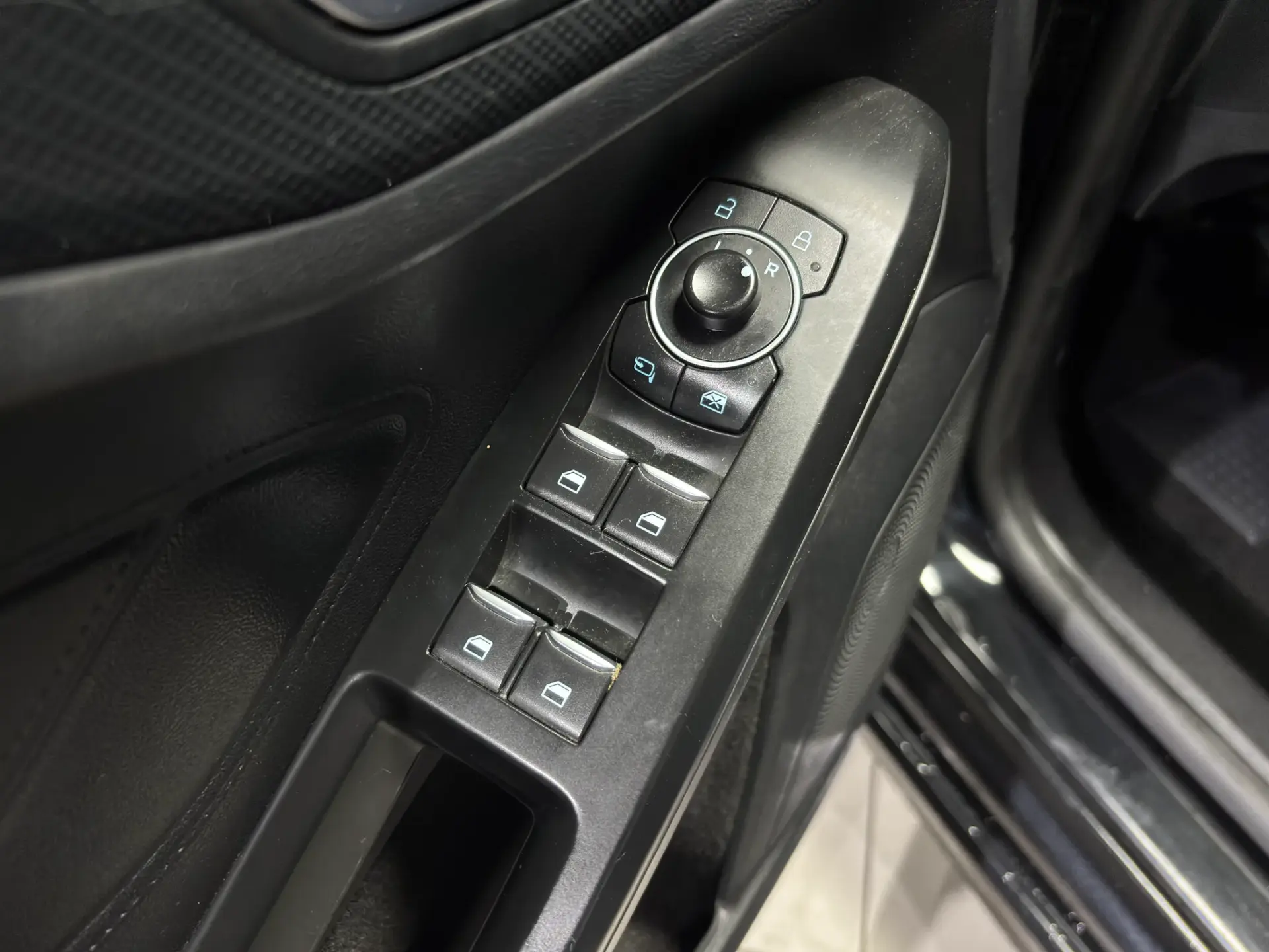 Ford Focus 1.0 EcoBoost MHEV ST-Line 25