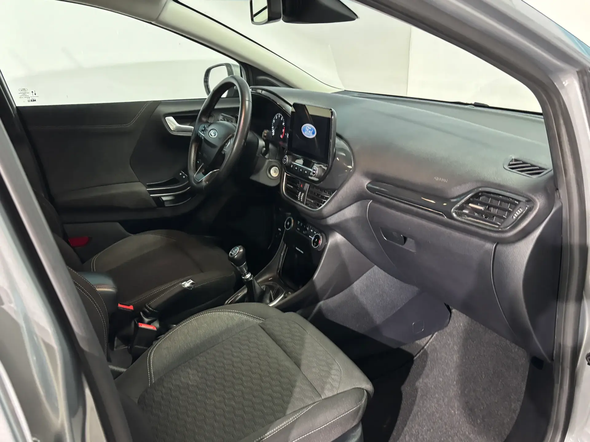 Ford Puma 1.0 EcoBoost MHEV Titanium Design 9