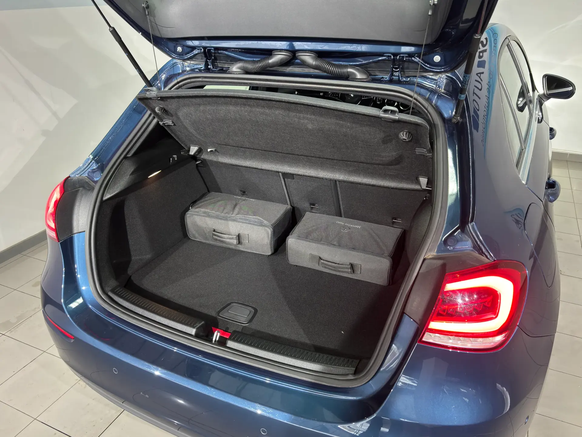 Mercedes-Benz A 250 e Style Plus 28