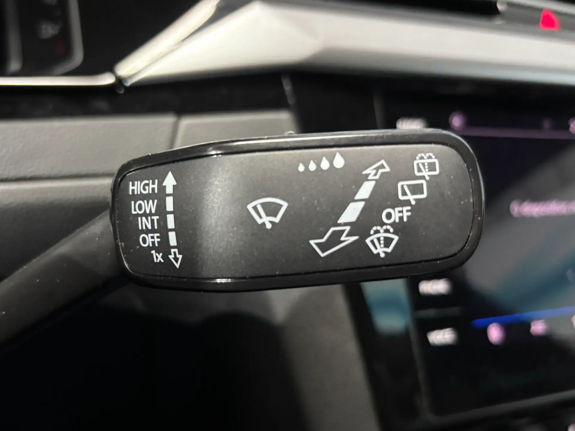 Volkswagen Arteon Shooting Brake 2.0 TDI R-Line DSG 23