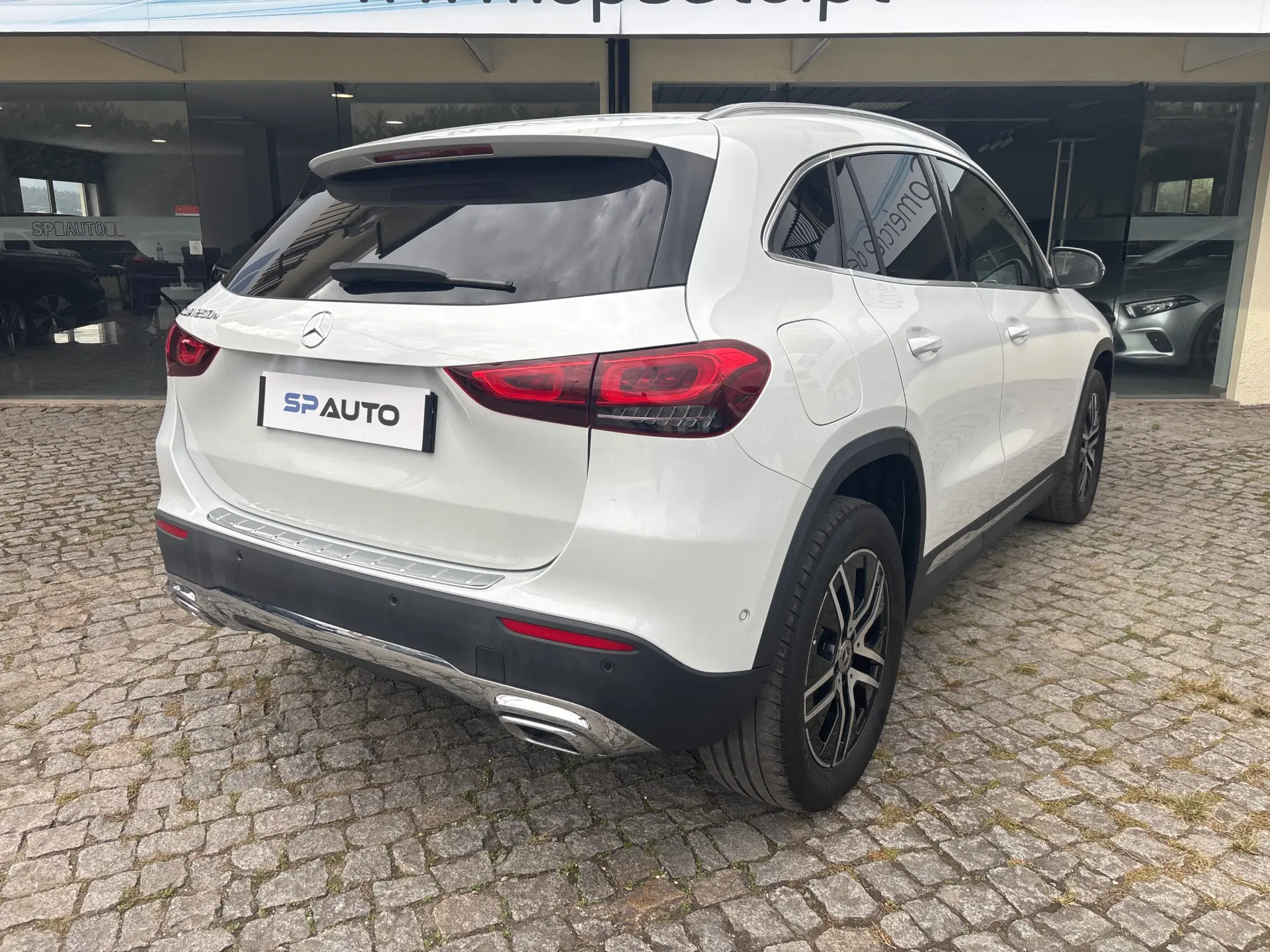Mercedes-Benz GLA 250 e 8G-DCT Style 5