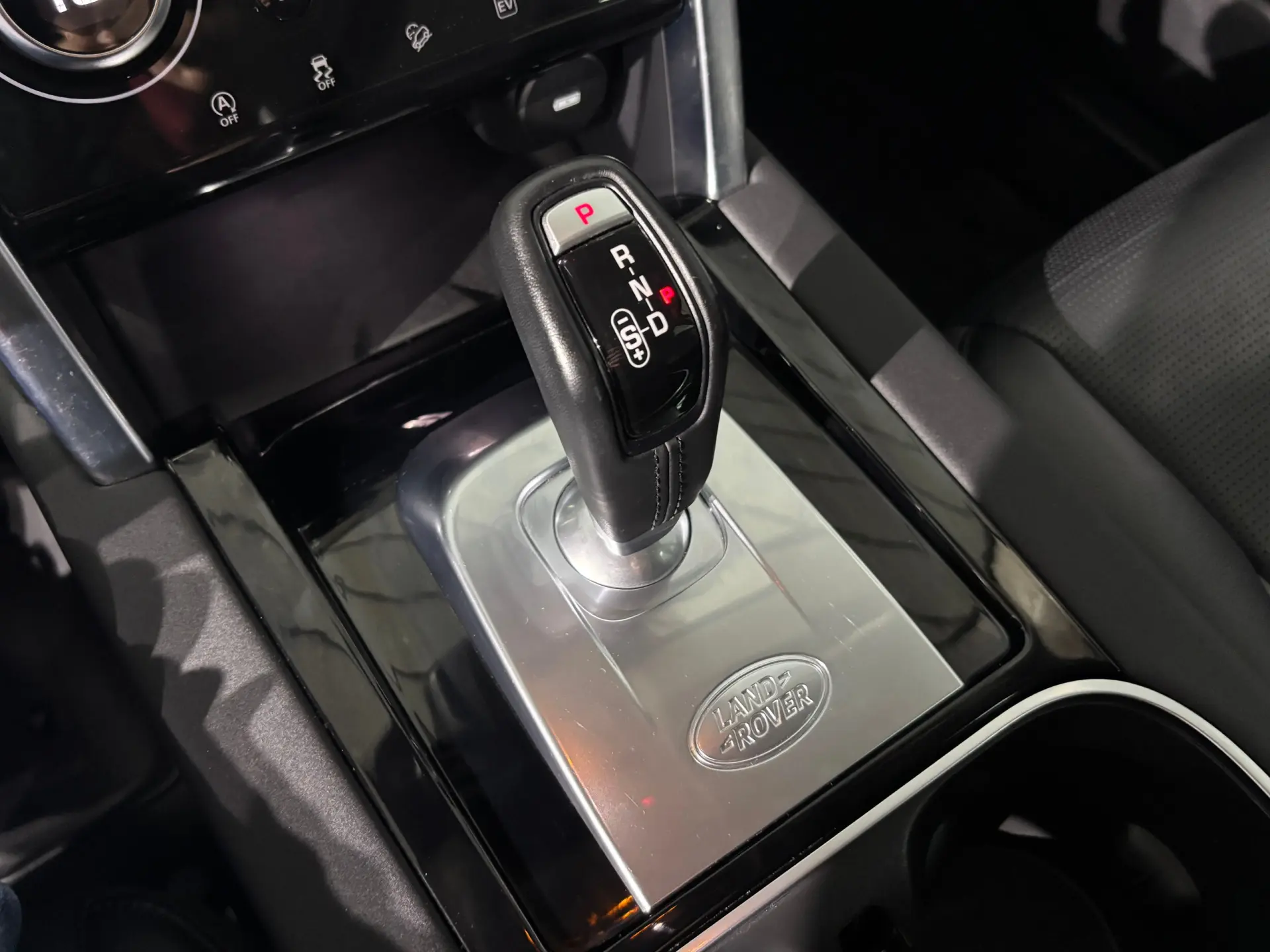 Land Rover Discovery Sport 1.5 I3 P300e AWD R-Dynamic SE 16