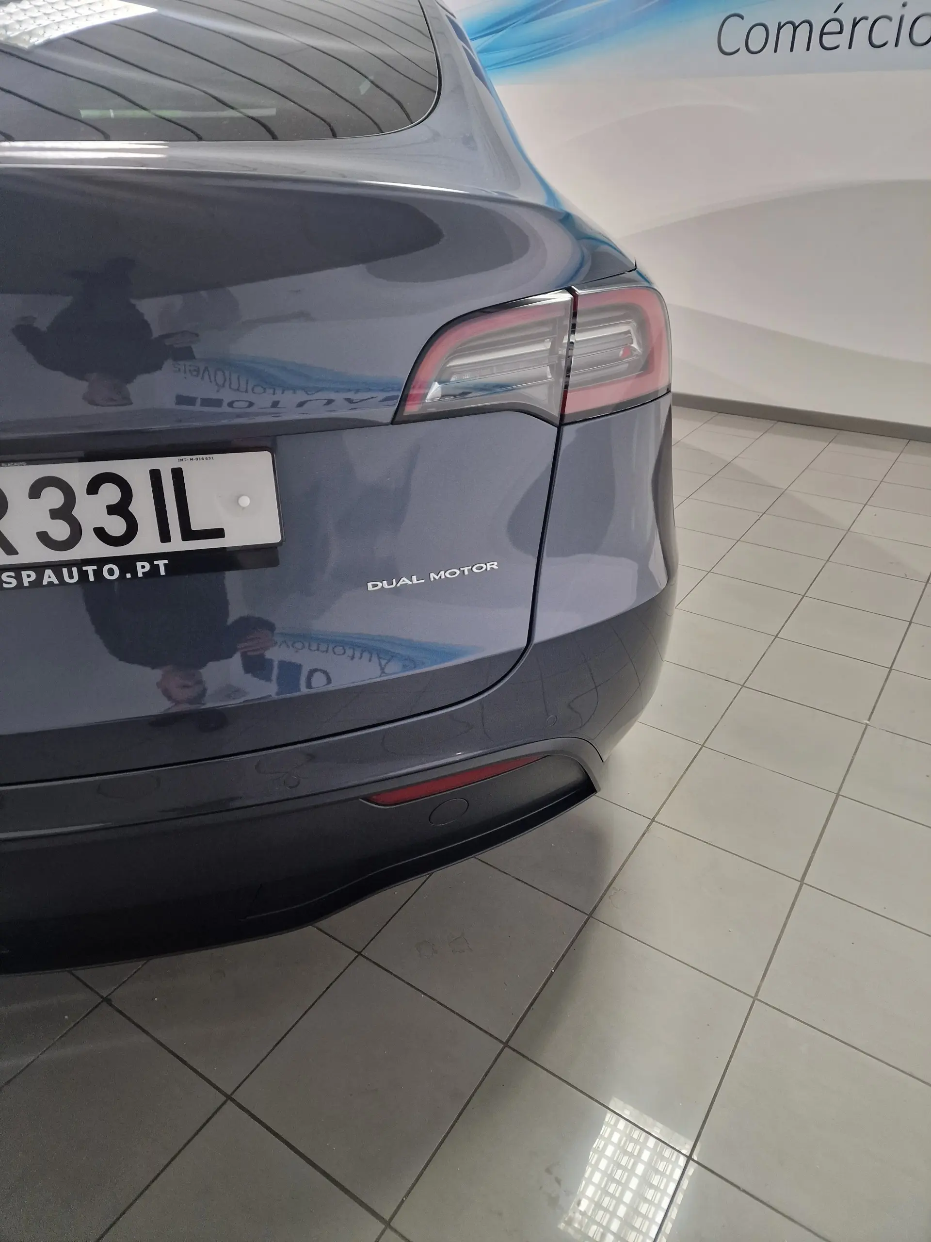 Tesla Model Y 4