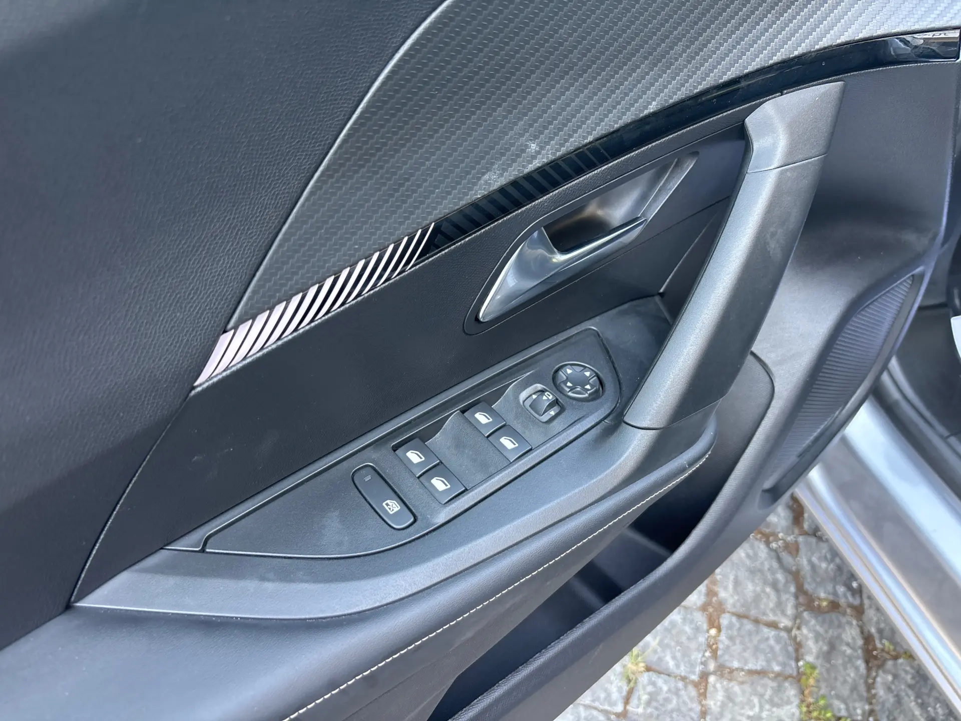 Peugeot 2008 Hybrid 145 e-DSC Allure 24