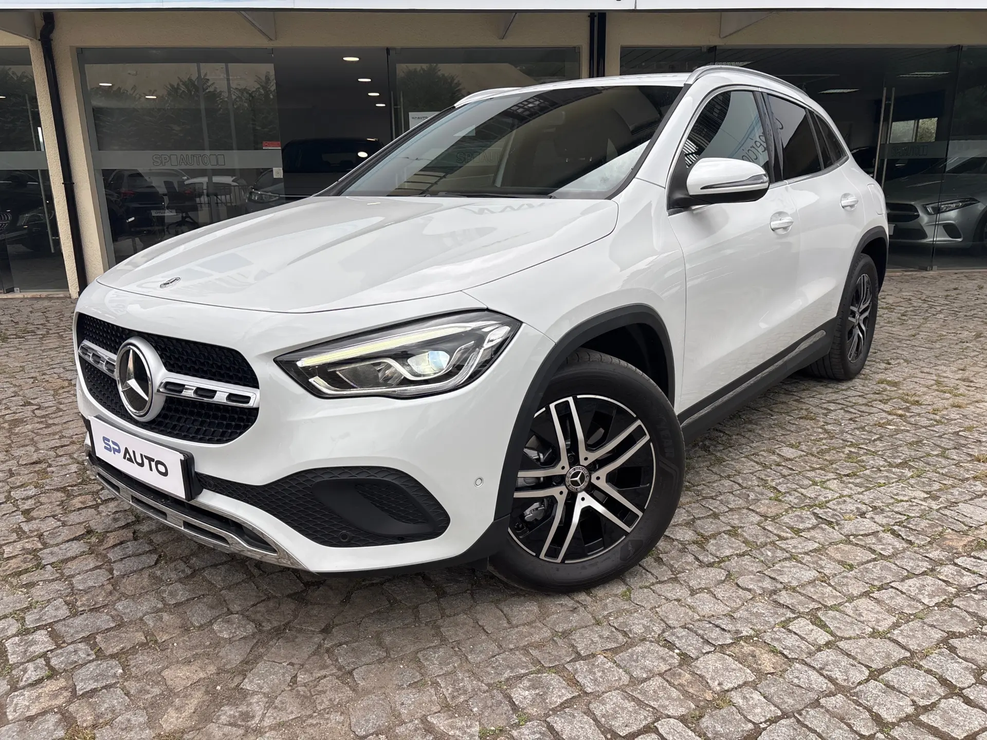 Mercedes-Benz GLA 250 e 8G-DCT Style 1